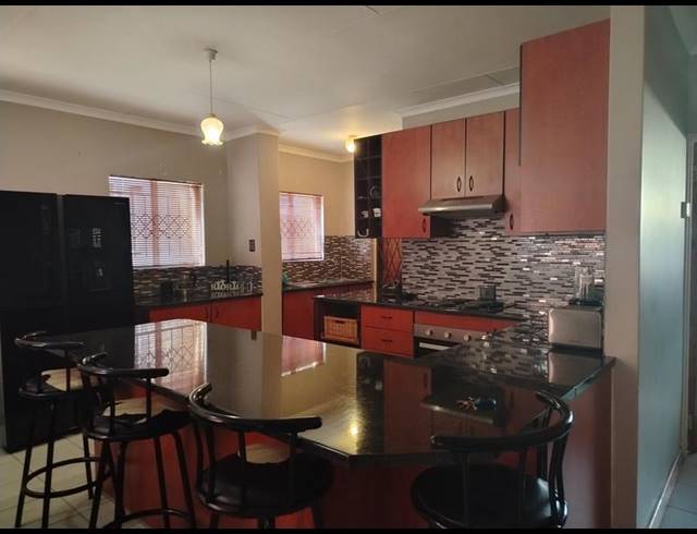 3 BEDROOM TOWNHOUSE FOR SALE IN LADANNA